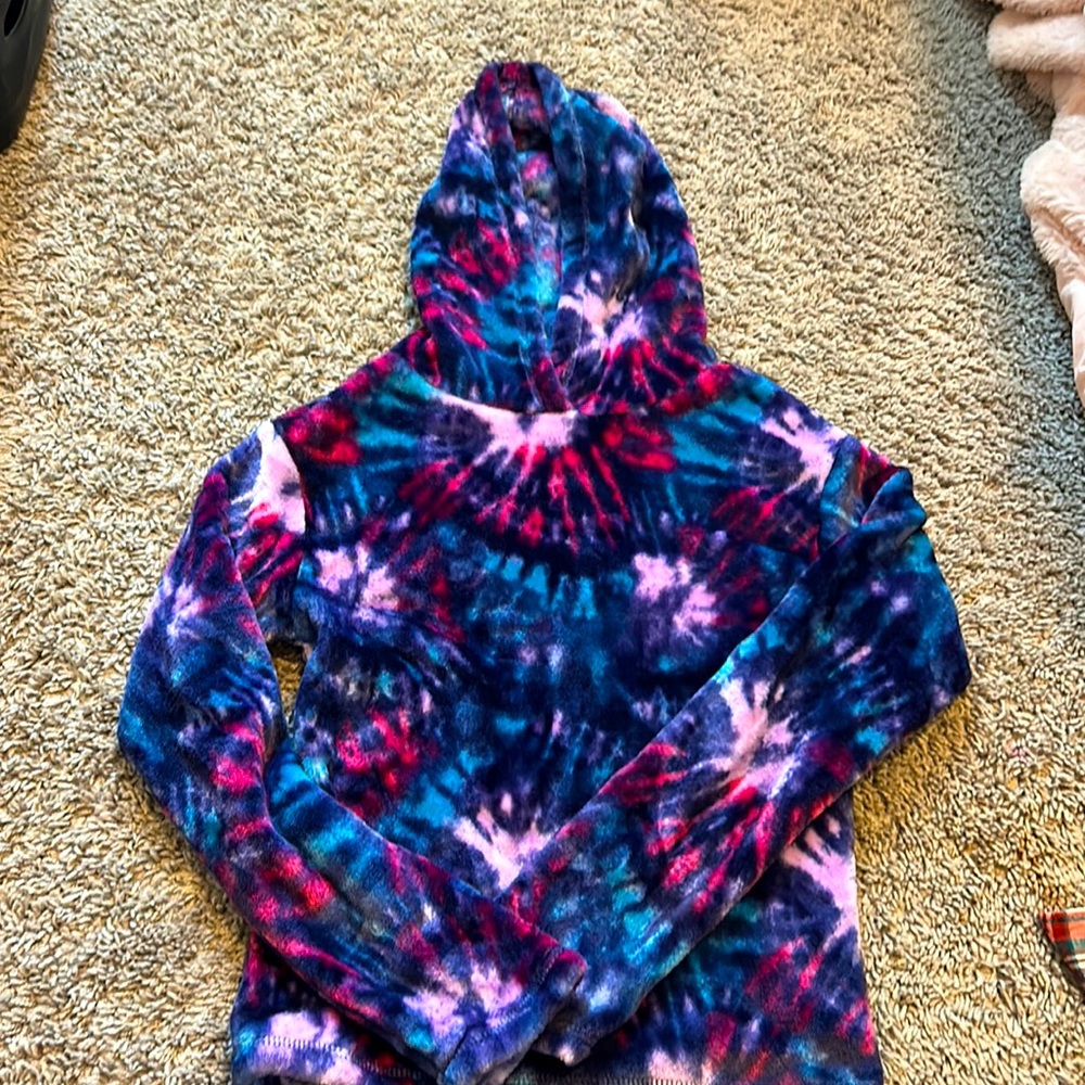 Girls tie dye hoodie.